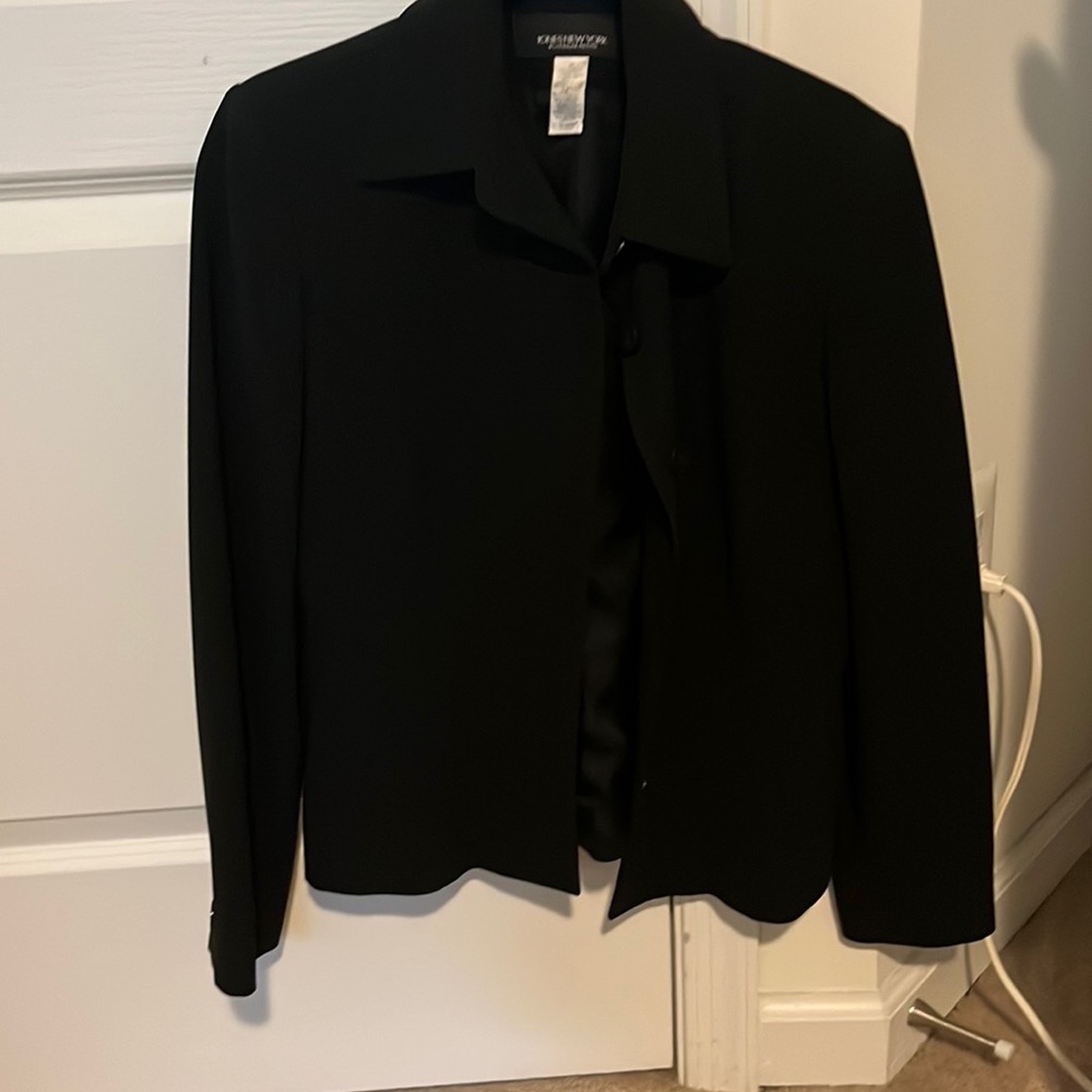 suit jacket button in front